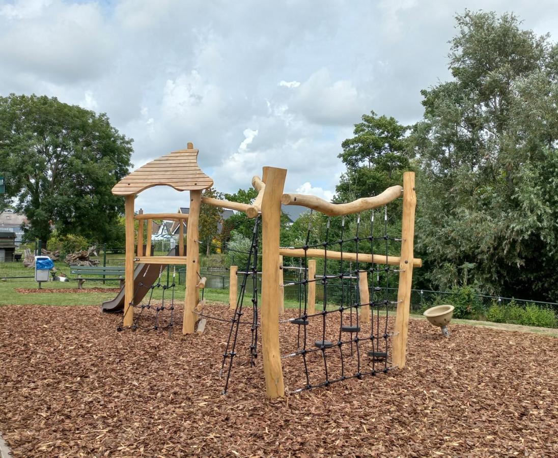 Huisje Britt Met Grote Tuin En Veel Privacy Dirkshorn Esterno foto