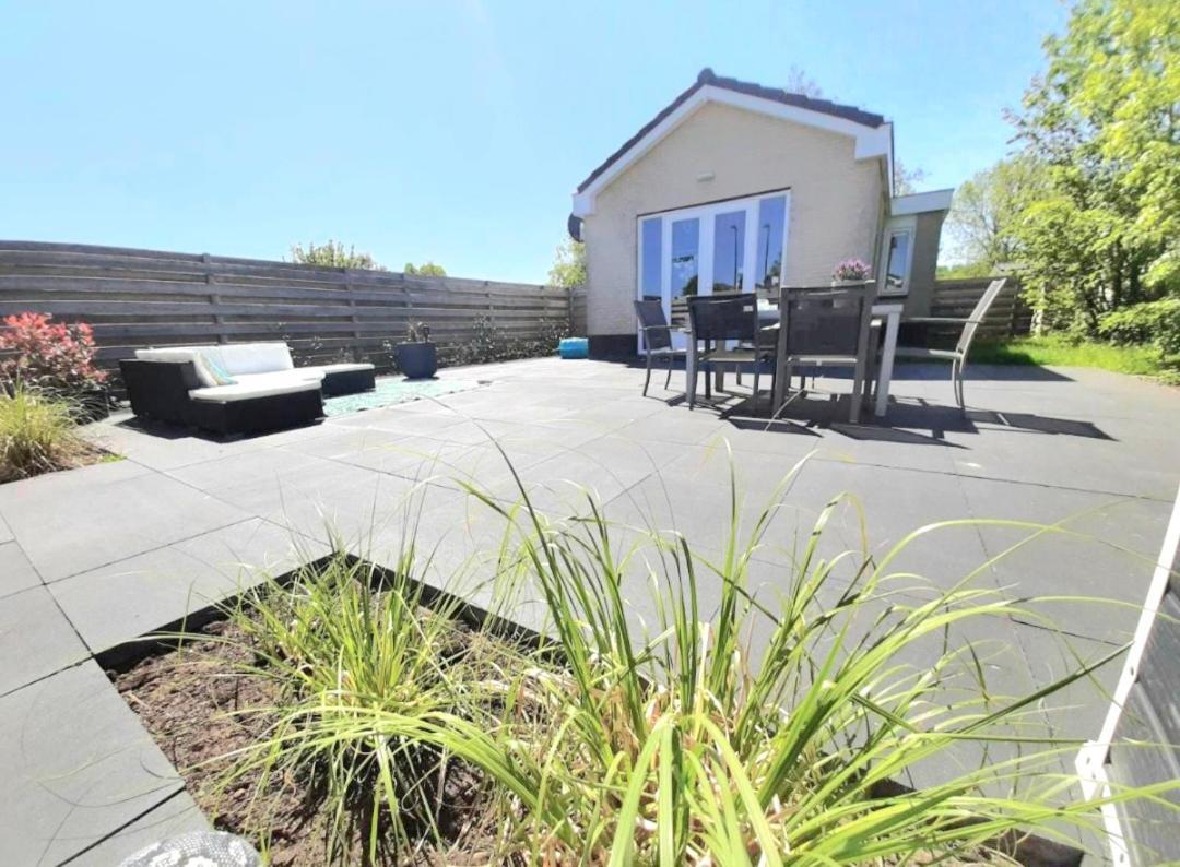 Huisje Britt Met Grote Tuin En Veel Privacy Dirkshorn Esterno foto