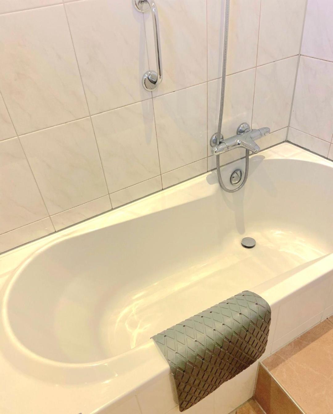 Huisje Britt Met Grote Tuin En Veel Privacy Dirkshorn Esterno foto